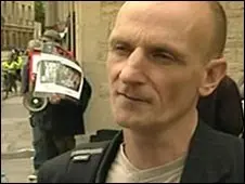 Mel Broughton está sendo julgado na Inglaterra. (Imagem: BBC News)