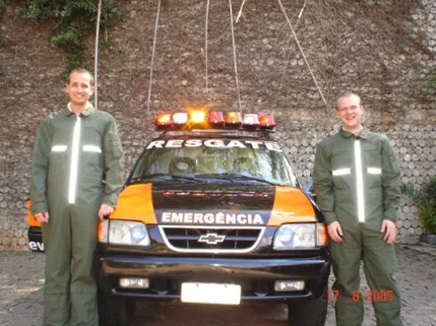 foto dos veterinários oscar e daniel