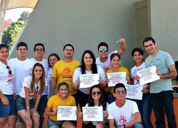 Grupo de reuniu nesse domingo (18) para realizar ato em defesa aos animais no movimento 'Crueldade Nunca Mais' (Foto: Vanessa Facundes / Arquivo Pessoal)