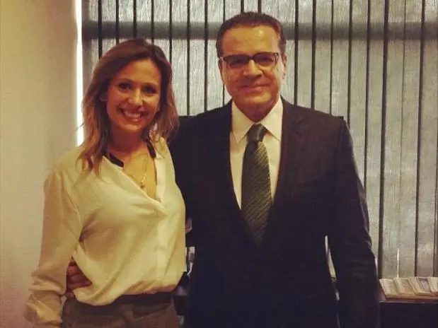 Apresentadora divulgou no Facebook foto de sua reunião com o presidente da Câmara, Henrique Alves (dir.) (Foto: Facebook / Reprodução)