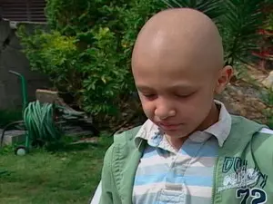 Para família, cachorra ajuda no tratamento de João Pedro. (Foto: Reprodução/TV Diário)