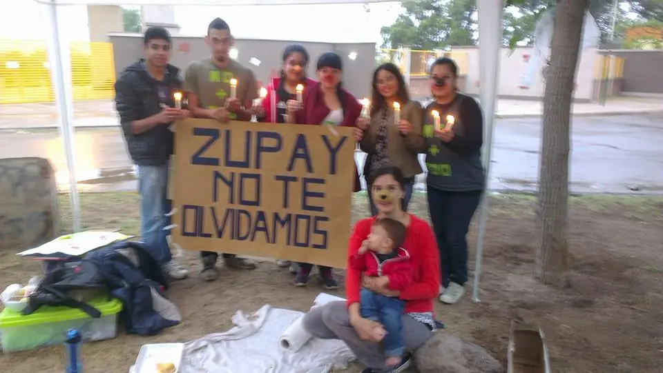 Manifestantes contra o zoológico relembram o caso de Zupay (Foto: Facebook)