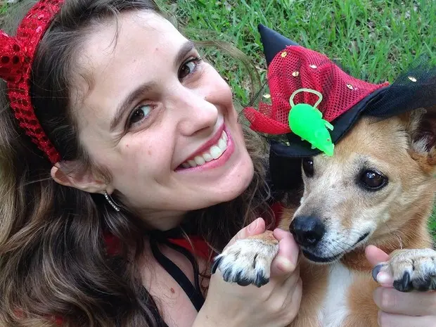Patrícia saiu com Alê fantasiada para fazer pedidos no Halloween(Foto: Patrícia Alcoléa/Arquivo pessoal)
