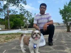 Veterinário Luiz Alencar Júnior orienta cuidados para período de calor.(Foto: Fabiana Figueiredo/G1)