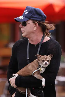 Mickey Rourke tem hoje seis cães. Foto: Divulgação