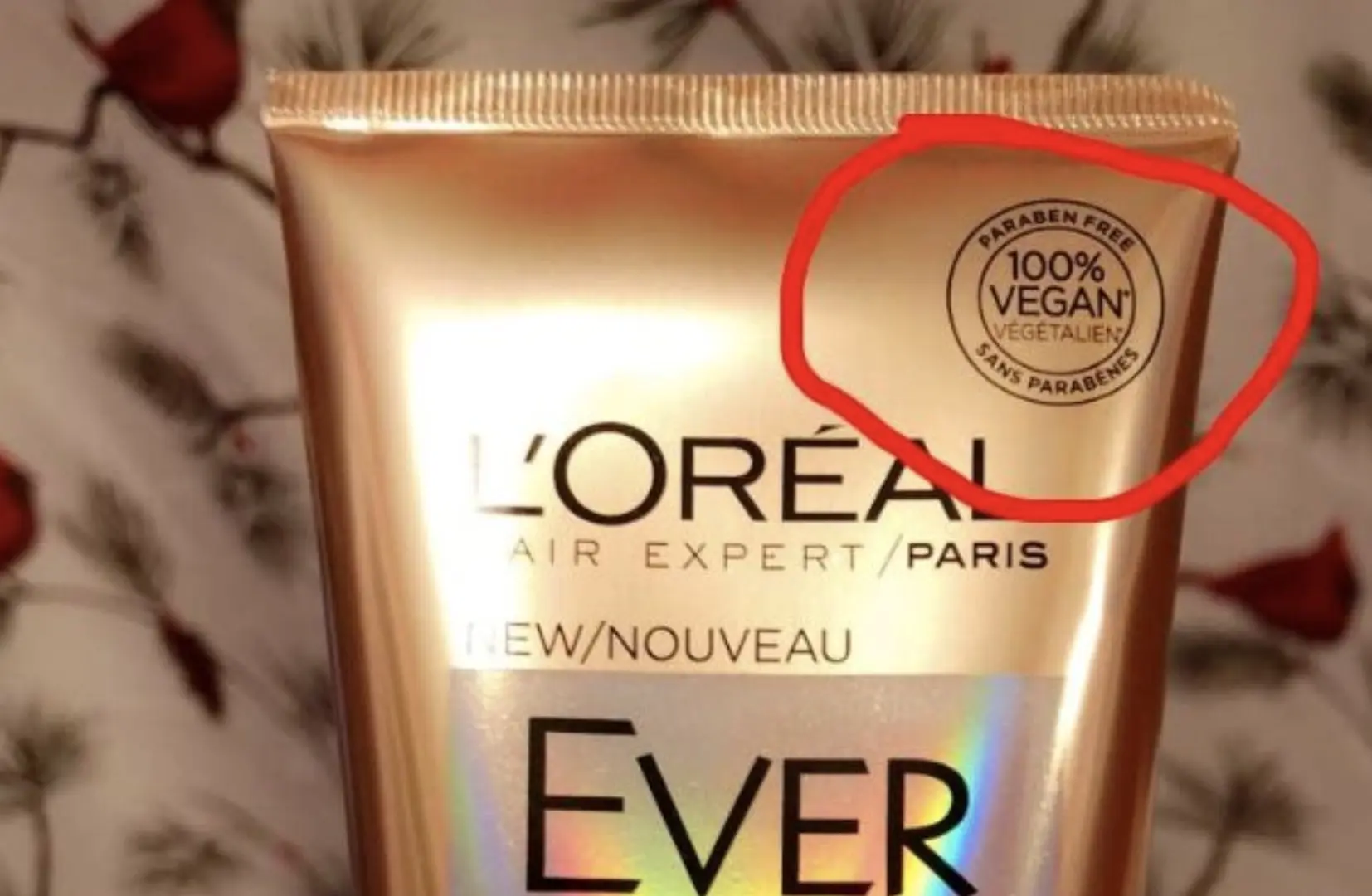 A L'Oreal estampou um falso selo de veganismo em seu produto.