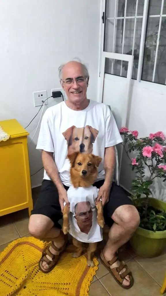 O pai de Vinícius Carleto, dizia não gostar de animais, principalmente de cachorros. Isso mudou quando sua família adotou um.