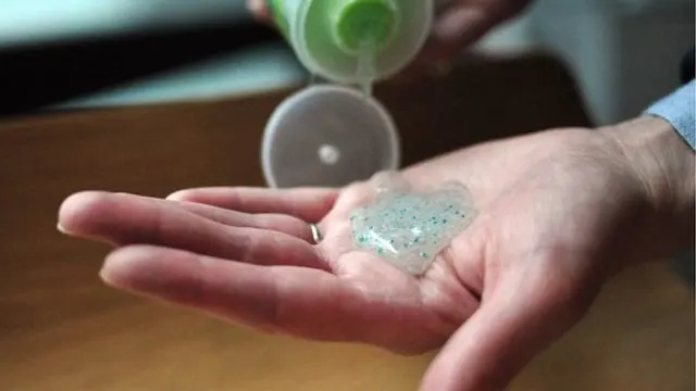 Cosméticos e produtos de higiene pessoal frequentemente possuem microplástico.