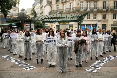Manifestantes protestaram no 4º distrito, em Paris (Foto: AFP)