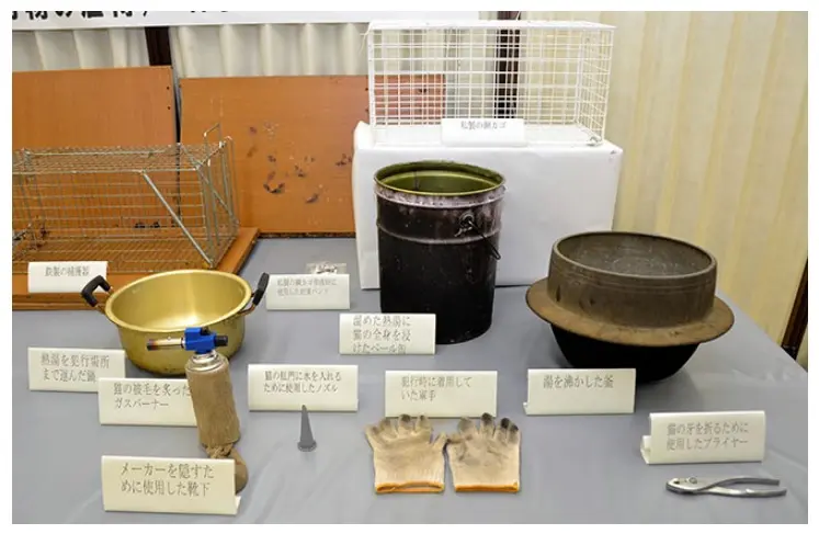 A polícia de Tokyo confiscou armadilhas, maçaricos e caldeirões usados para abusar de gatos | Foto: Asahi Shimbun